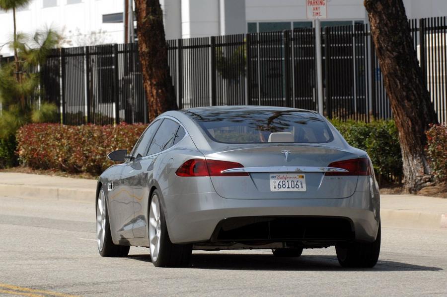  Tesla Model S 2009 года  (фото 28 из 44)